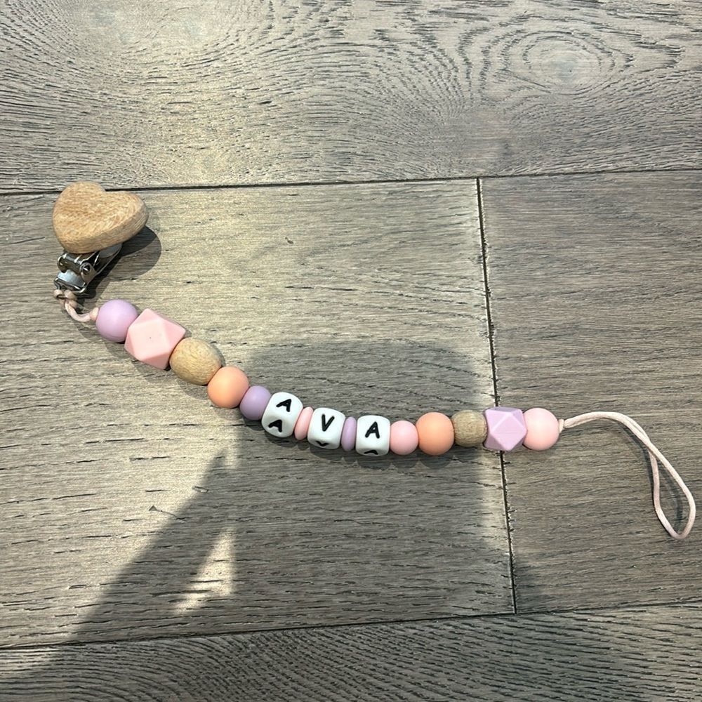 “Ava” soother clip
